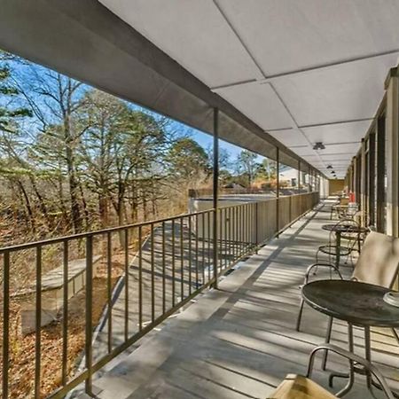 Stonegate Lodge King Bed Wifi 50 In Roku Tv Salt Water Pool Room # 101 유레카 스프링스 외부 사진