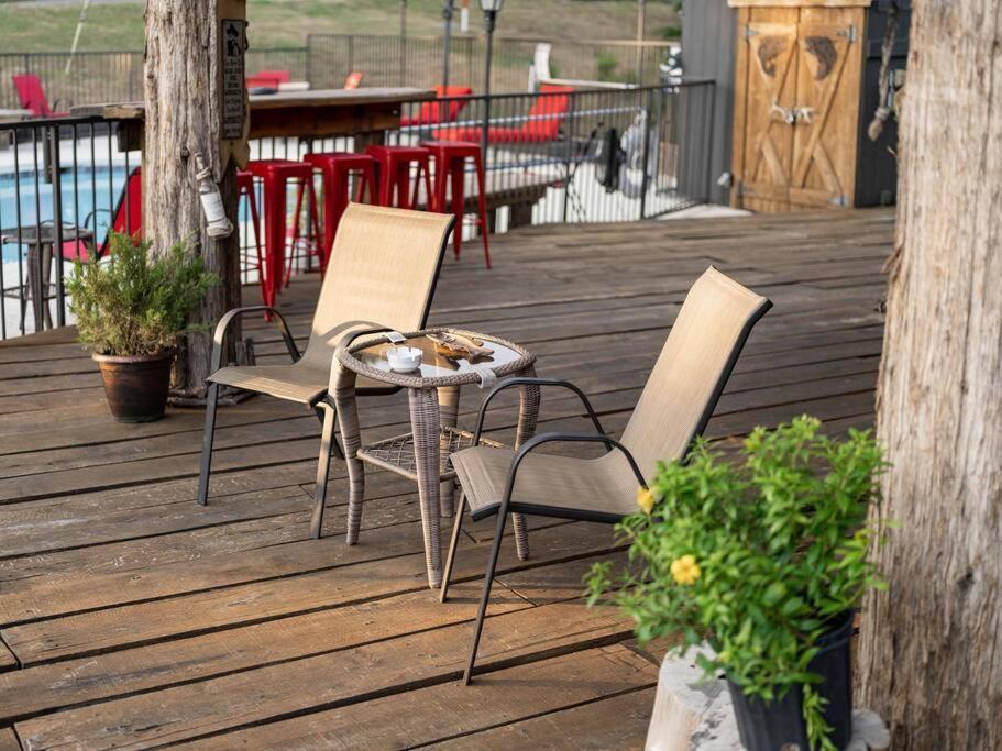 Stonegate Lodge King Bed Wifi 50 In Roku Tv Salt Water Pool Room # 101 유레카 스프링스 외부 사진