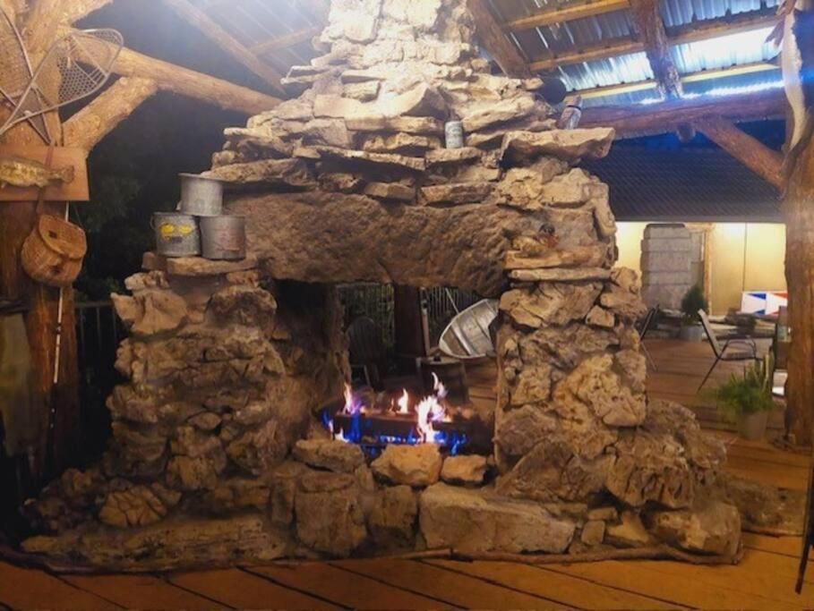 Stonegate Lodge King Bed Wifi 50 In Roku Tv Salt Water Pool Room # 101 유레카 스프링스 외부 사진
