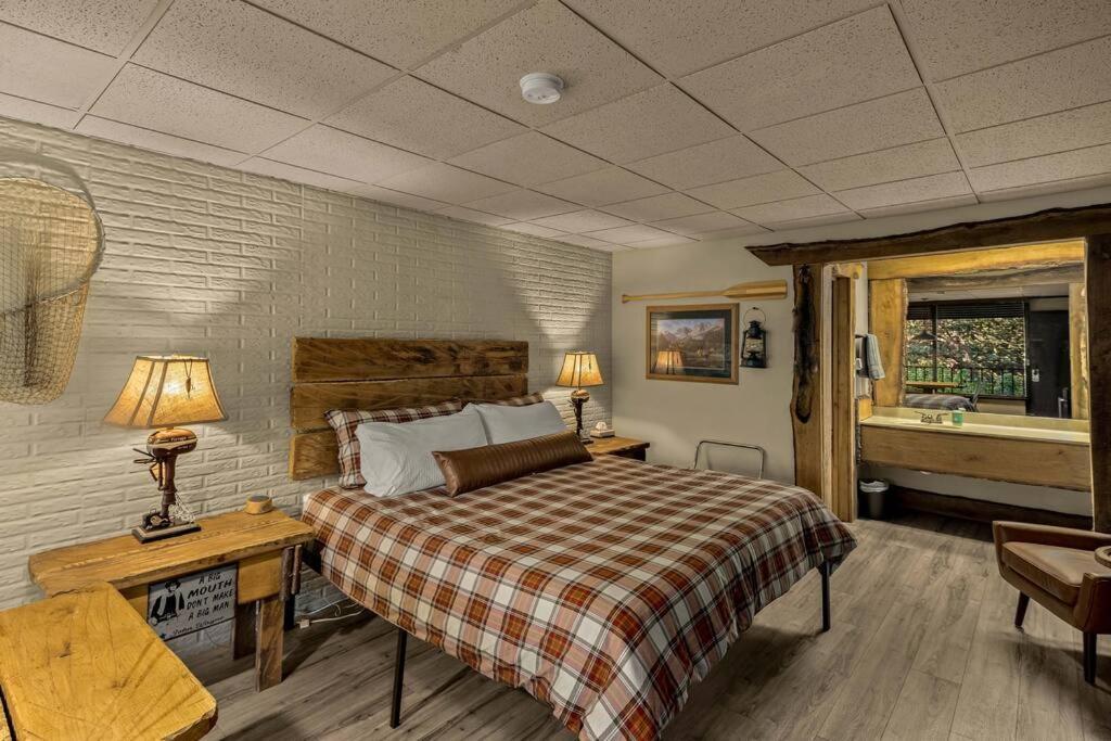 Stonegate Lodge King Bed Wifi 50 In Roku Tv Salt Water Pool Room # 101 유레카 스프링스 외부 사진
