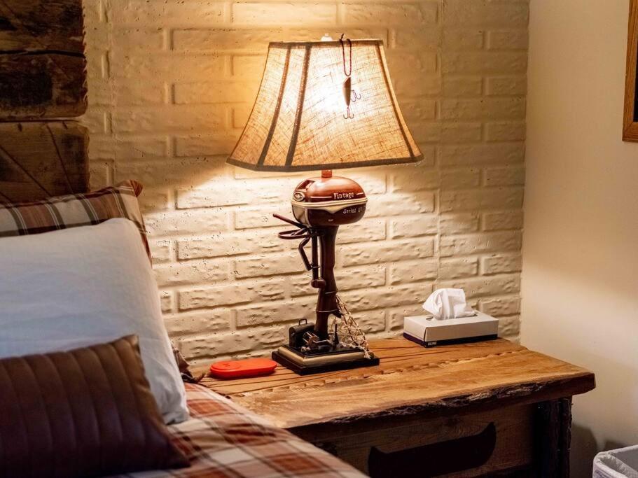 Stonegate Lodge King Bed Wifi 50 In Roku Tv Salt Water Pool Room # 101 유레카 스프링스 외부 사진